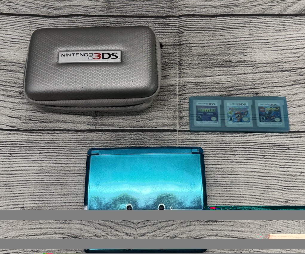 Original Nintendo 3DS Handheld System Aqua Blue With 3 Games And Case