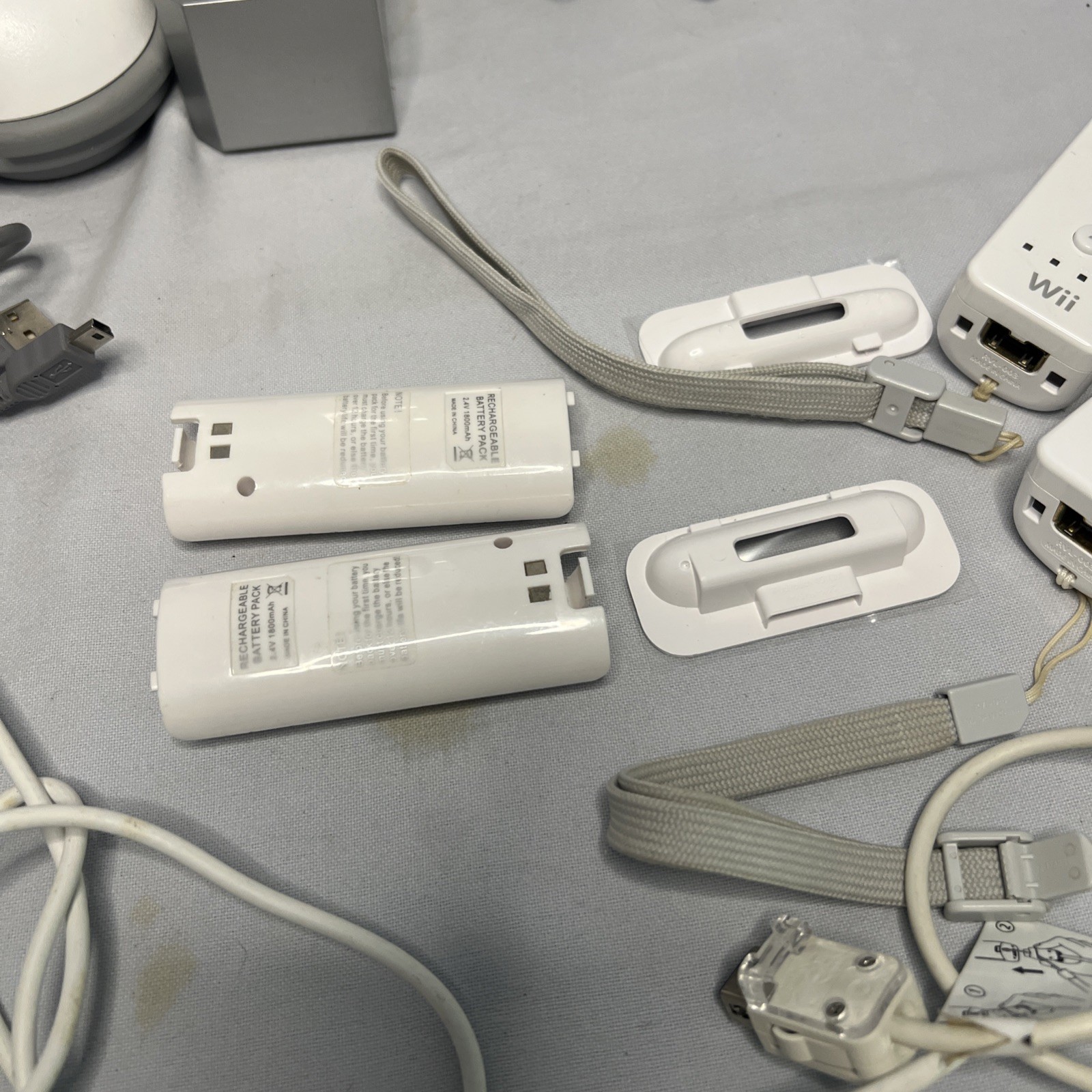 Wii Nintendo Console, Remotes, Cords, Remote Cases, Sensor, See Pic i1