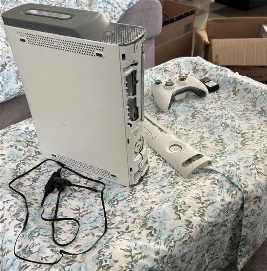 Microsoft Xbox 360 Pro System Bundle 60GB White Console