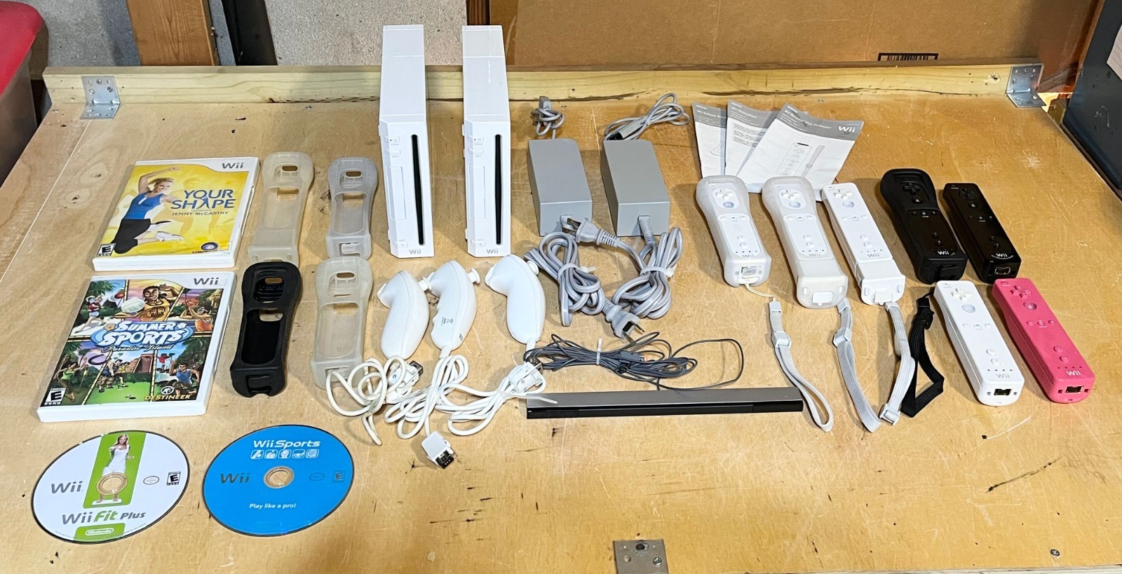 HUGE Nintendo Wii Console Lot Controllers Games Wiimotes Nunchuks CLEAN UNTESTED