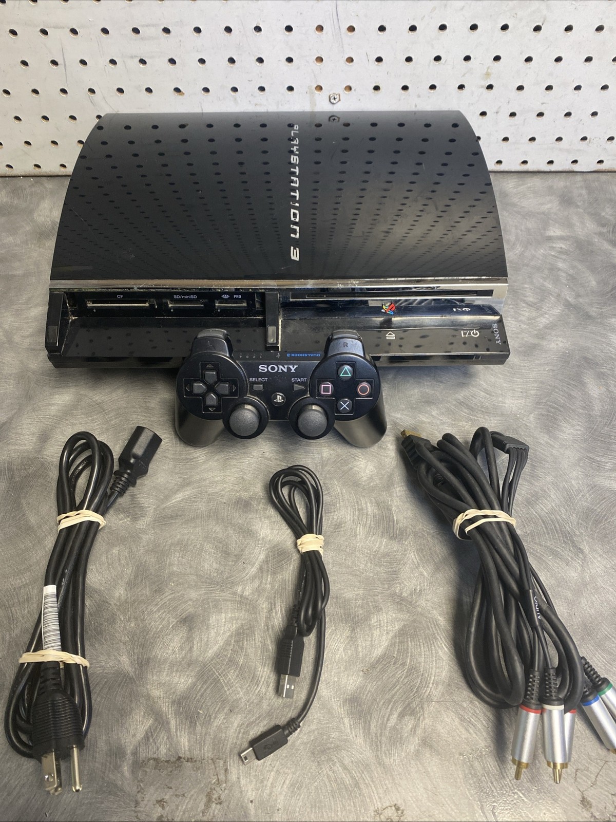 Sony PlayStation 3 (Ceche01)(Doesn’t Read Ps2 Discs)(Bad HDMI)(See Description)
